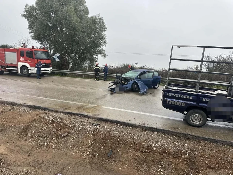 Αγρίνιο: Καραμπόλα τριών οχημάτων -Νεκρή μια ηλικιωμένη, πέρασε μέσα από το παρμπρίζ του ΙΧ