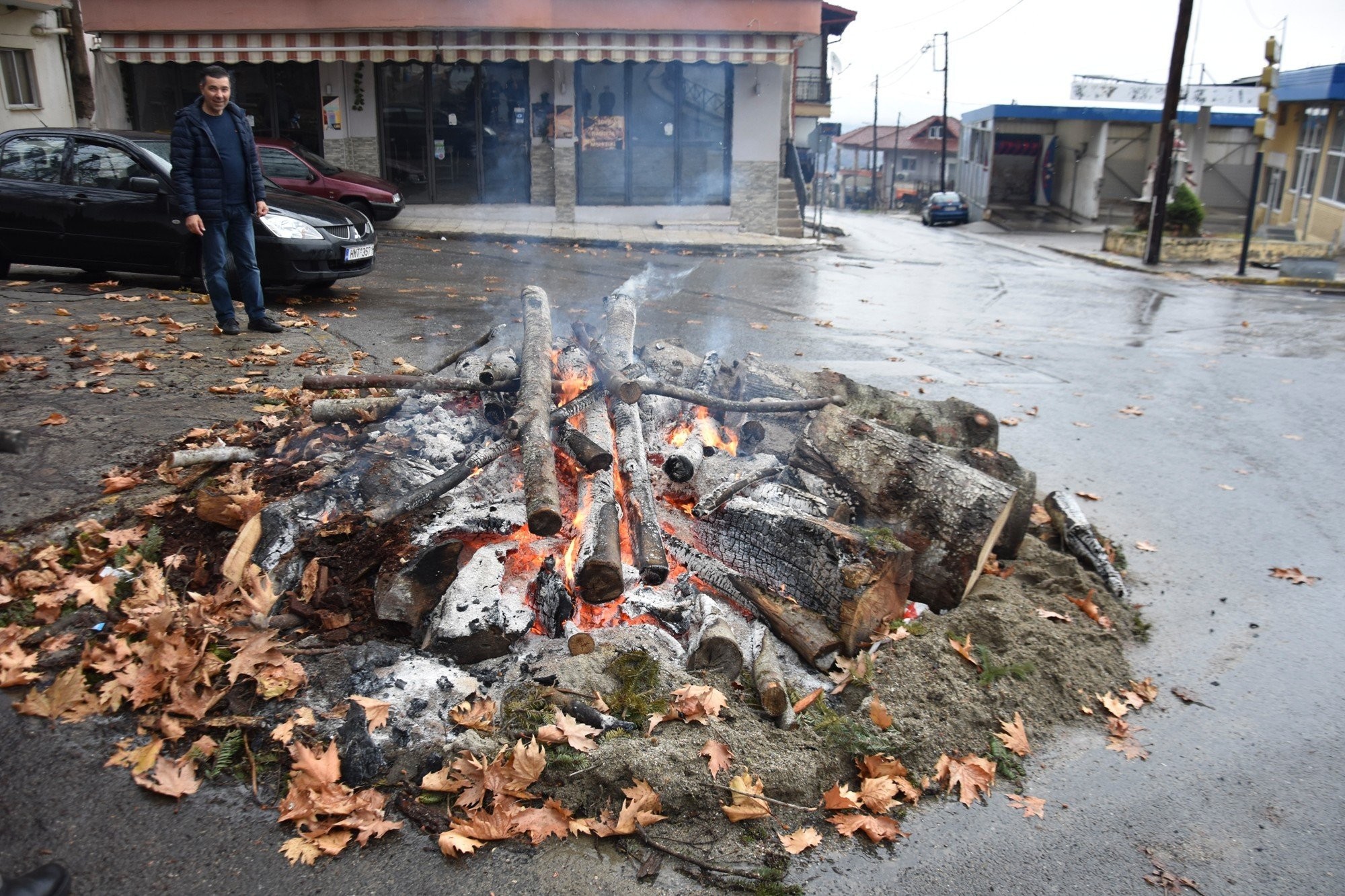 Επίσκεψη του Δημάρχου στο Γηροκομείο και στους παραδοσιακούς Καρτσιούνους της Νάουσας (φώτος)