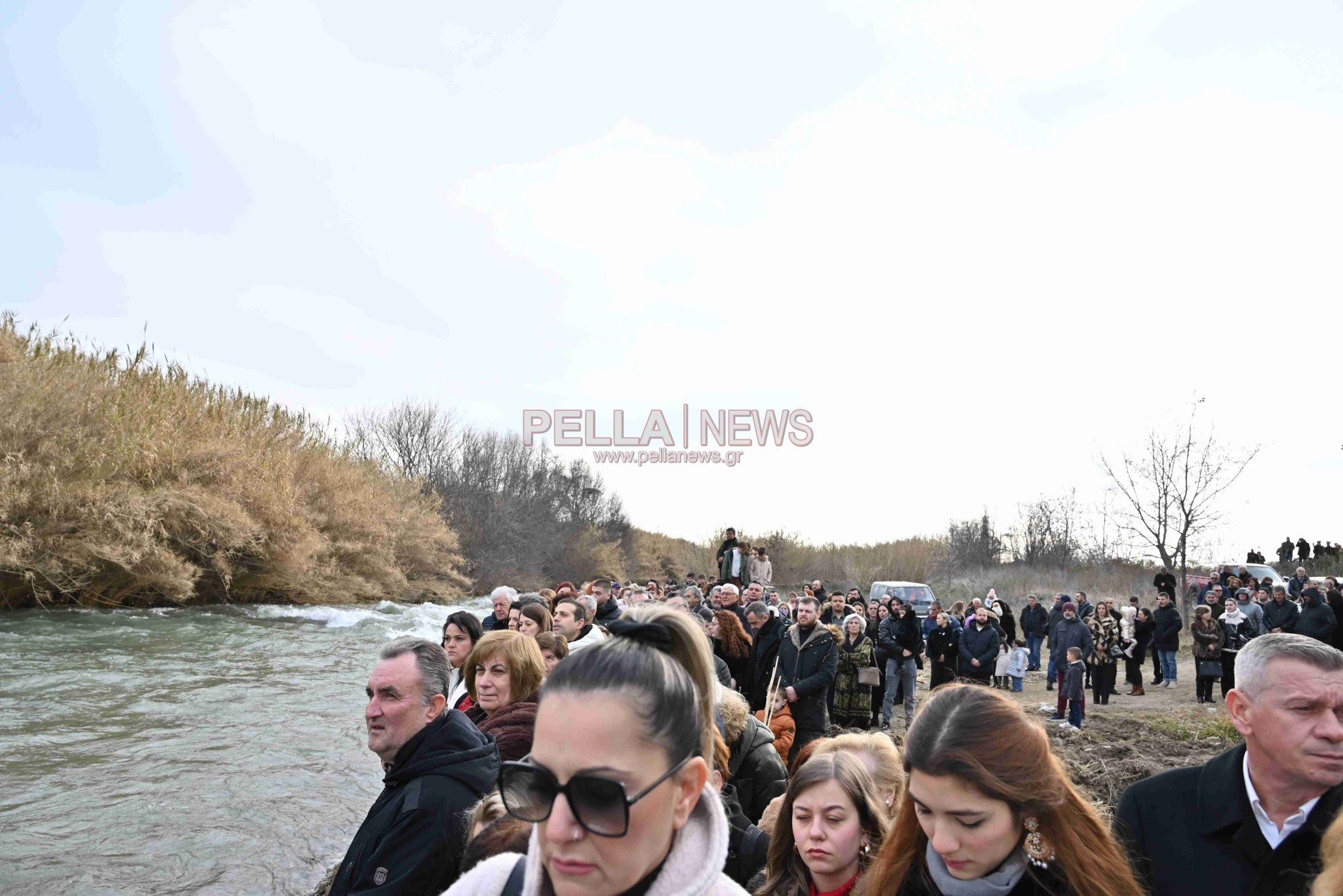 Σκύδρα: Με λαμπρότητα ο αγιασμός των υδάτων – Ο 33χρονος Αναστάσιος Κρακουλί έπιασε τον σταυρό (ΦΩΤΟ+Video)