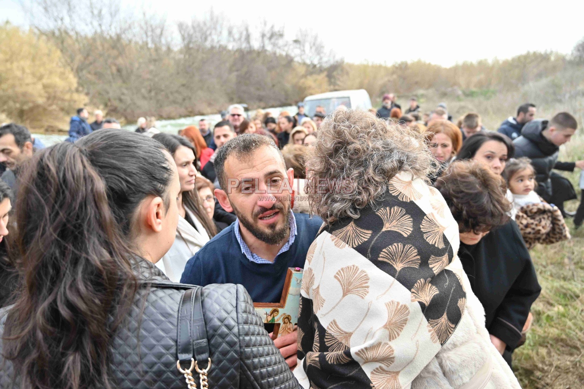 Σκύδρα: Με λαμπρότητα ο αγιασμός των υδάτων – Ο 33χρονος Αναστάσιος Κρακουλί έπιασε τον σταυρό (ΦΩΤΟ+Video)