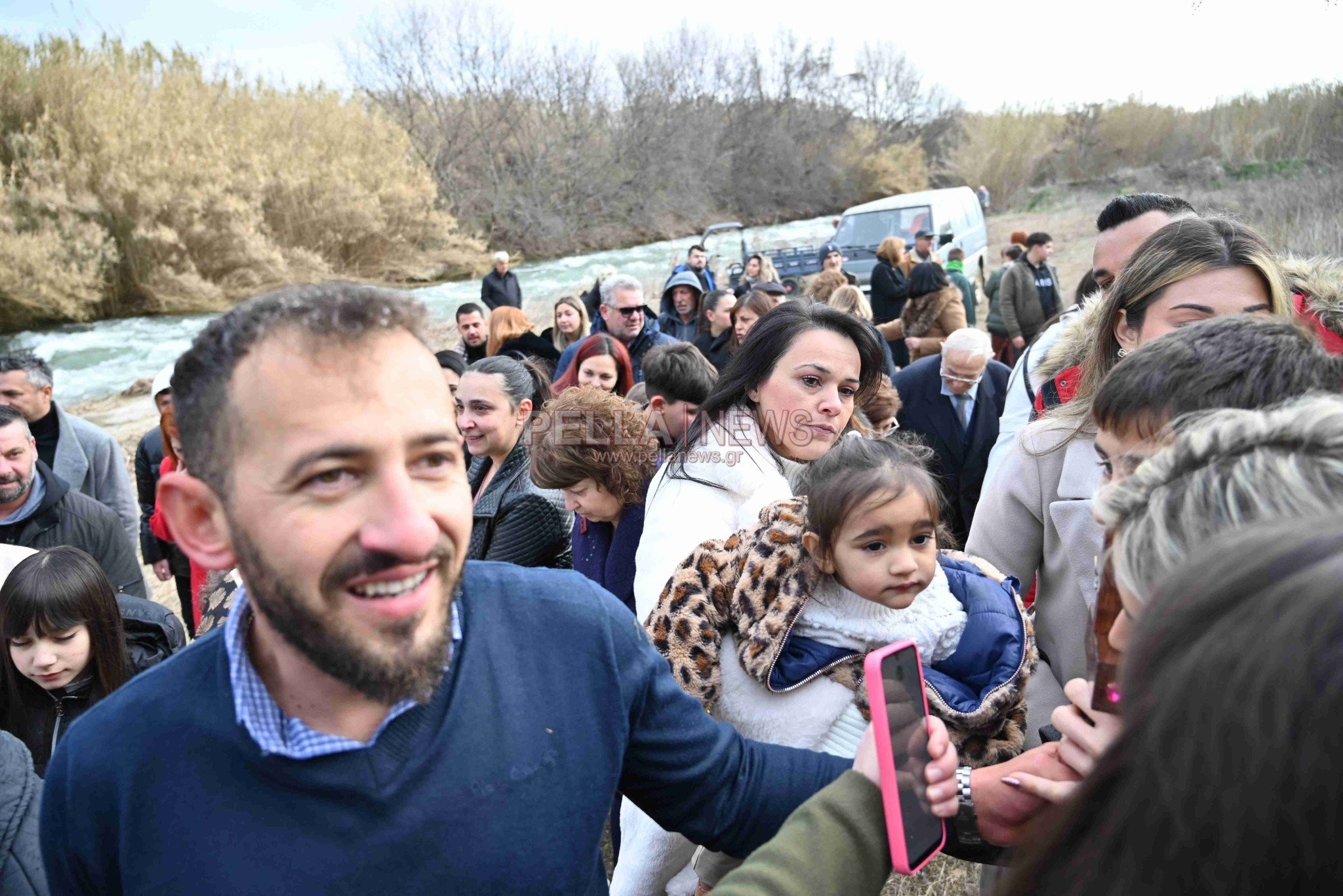 Σκύδρα: Με λαμπρότητα ο αγιασμός των υδάτων – Ο 33χρονος Αναστάσιος Κρακουλί έπιασε τον σταυρό (ΦΩΤΟ+Video)