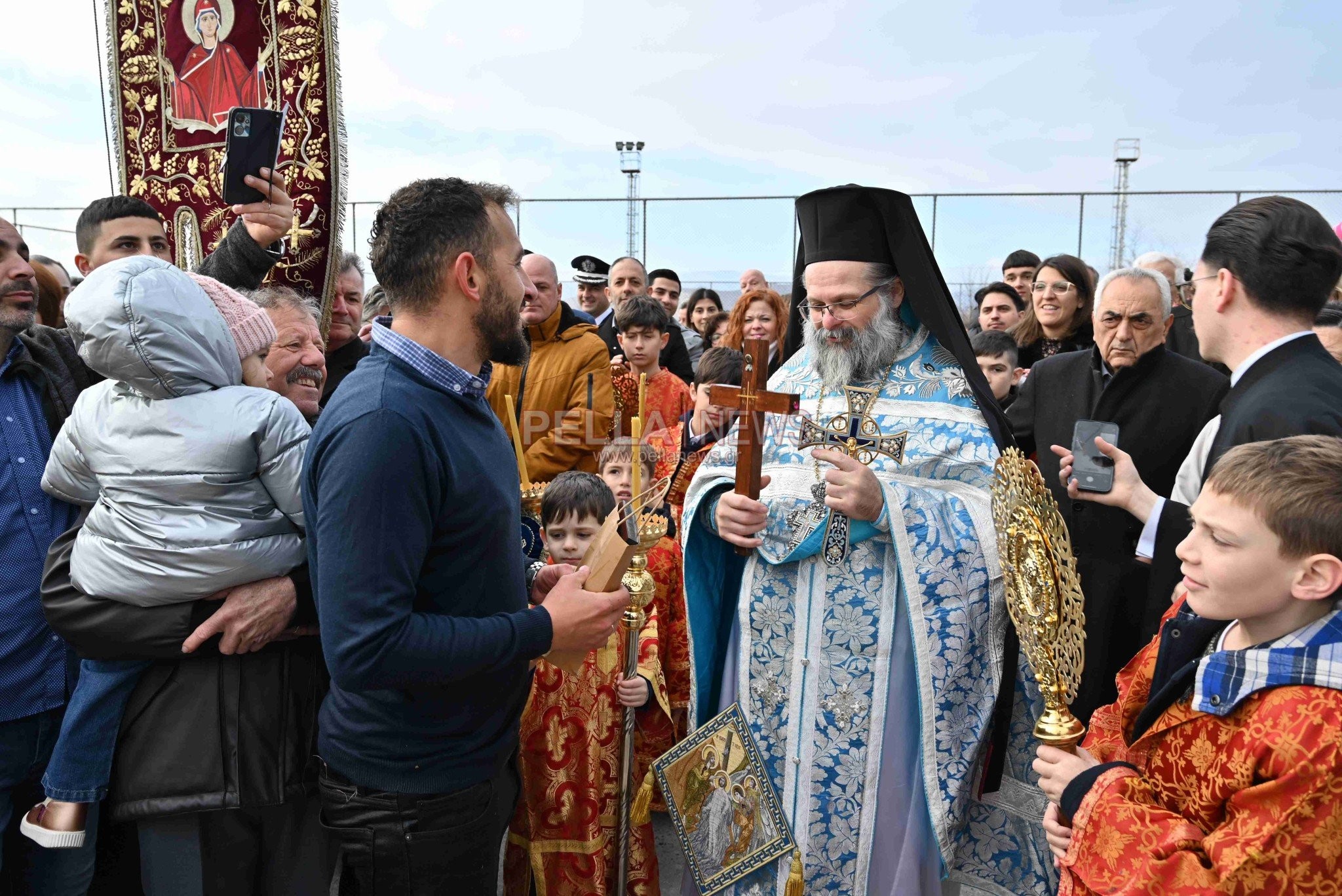 Σκύδρα: Με λαμπρότητα ο αγιασμός των υδάτων – Ο 33χρονος Αναστάσιος Κρακουλί έπιασε τον σταυρό (ΦΩΤΟ+Video)