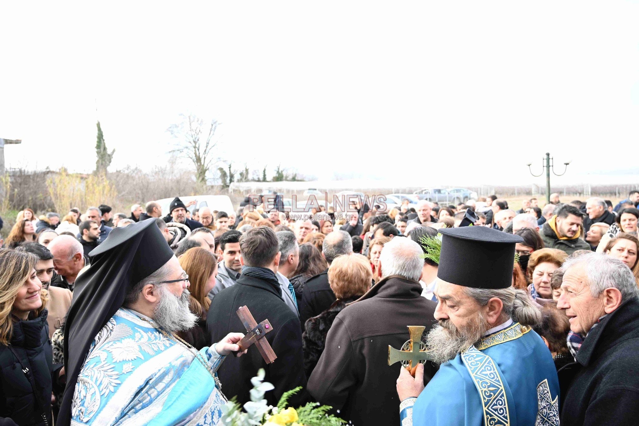 Σκύδρα: Με λαμπρότητα ο αγιασμός των υδάτων – Ο 33χρονος Αναστάσιος Κρακουλί έπιασε τον σταυρό (ΦΩΤΟ+Video)