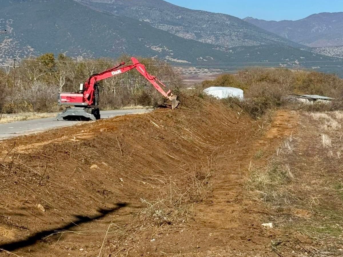 Παρεμβάσεις του Δήμου Πέλλας με καθαρισμό καναλιών και κοιμητηρίων στην Δ.Ε. Κύρρου