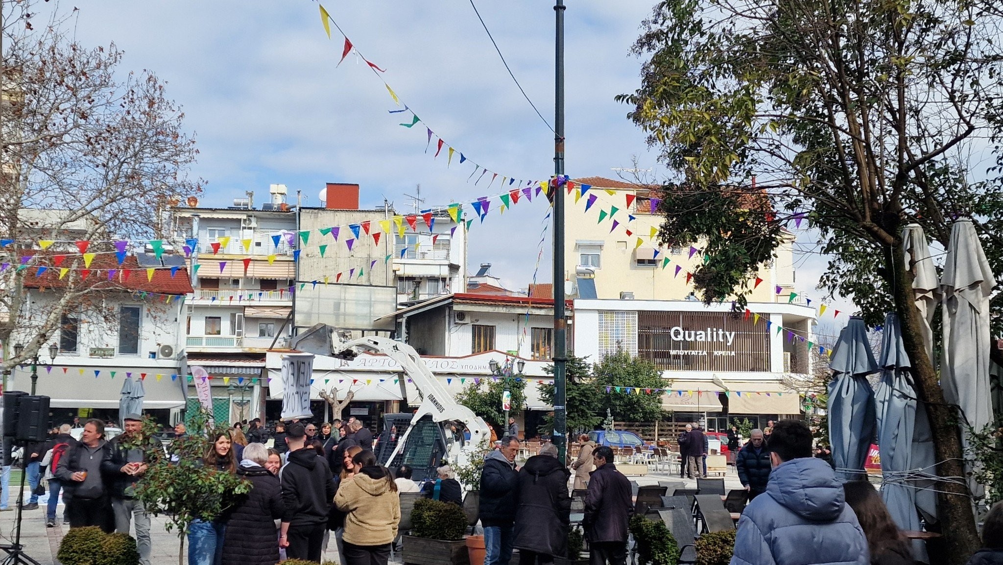 Ξεκίνησε η συγκέντρωση στην Πλατεία Αριδαίας για την πορεία μνήμης των Τεμπών