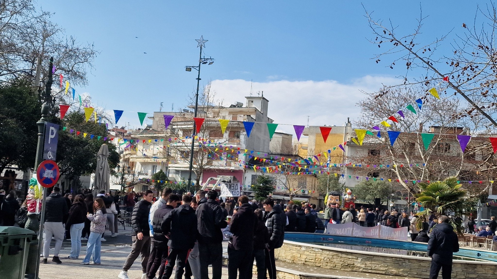 Μεγάλη πορεία μνήμης στα Γιαννιτσά για τα Τέμπη – Μαθητές, πολίτες και αγρότες στέλνουν ηχηρό μήνυμα