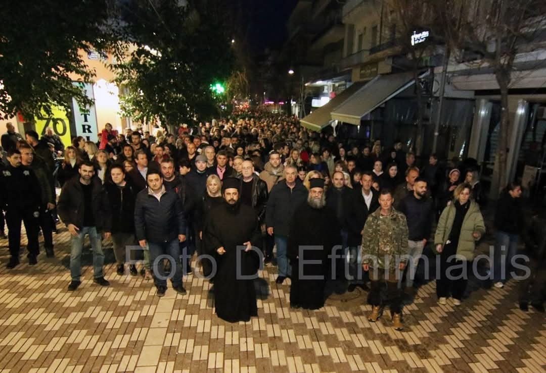 Μεγαλειώδης πορεία μνήμης στην Έδεσσα για τα θύματα των Τεμπών