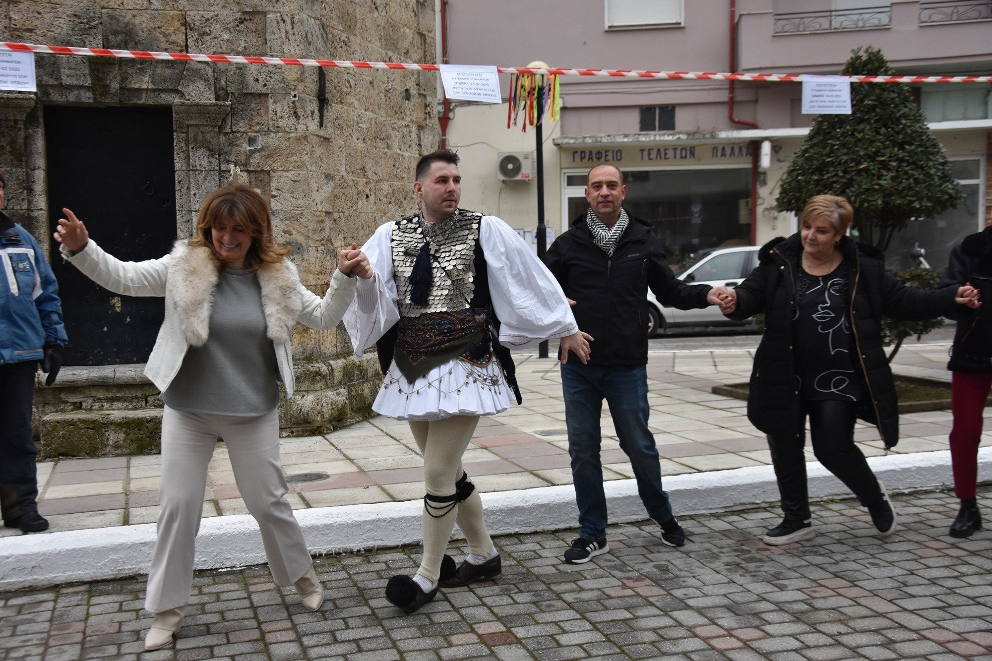 Οι «Γενίτσαροι και Μπούλες» ή «Μπούλες» στο Δημαρχείο χωρίς τον «πρόσωπο»