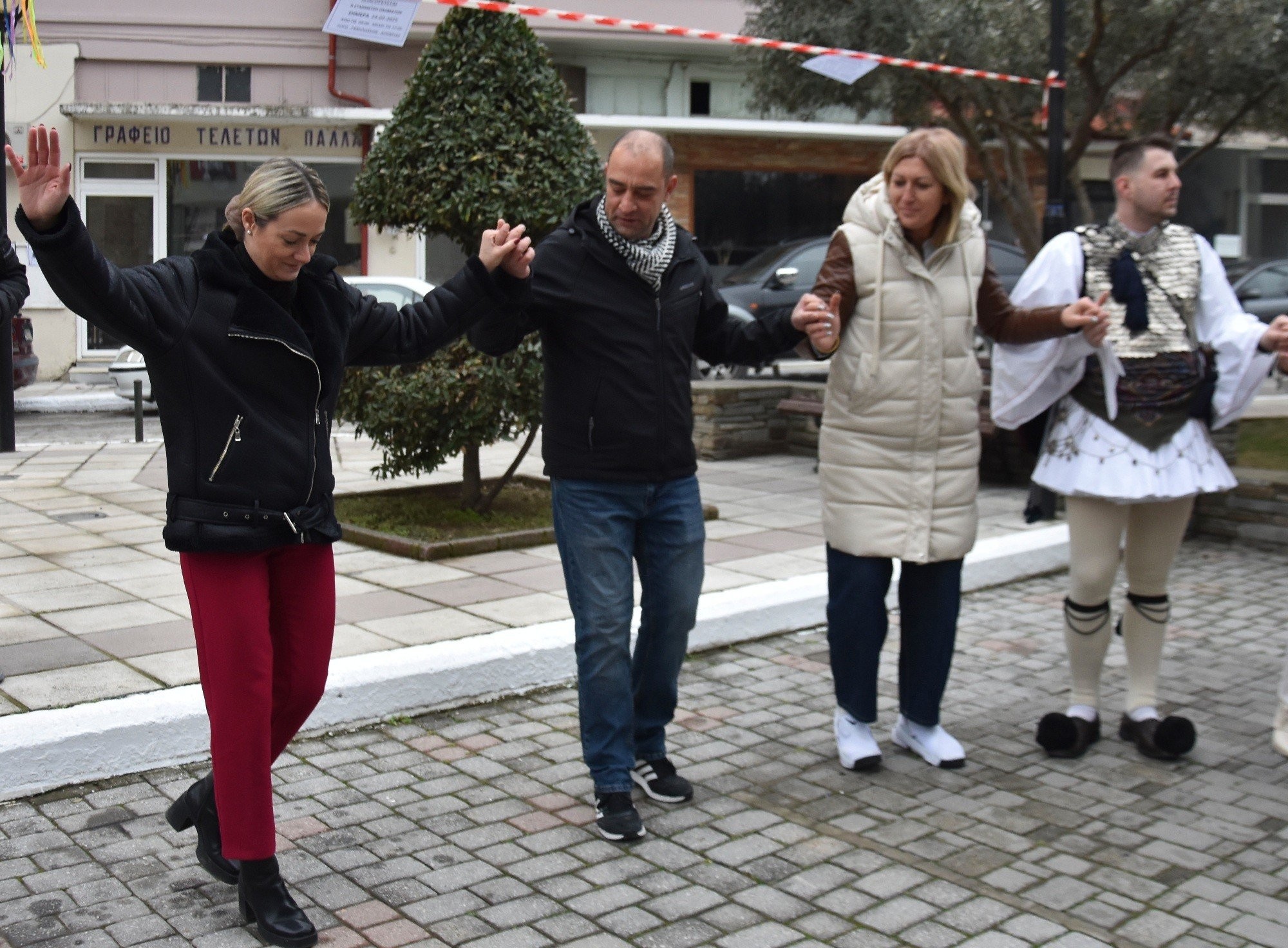 Οι «Γενίτσαροι και Μπούλες» ή «Μπούλες» στο Δημαρχείο χωρίς τον «πρόσωπο»