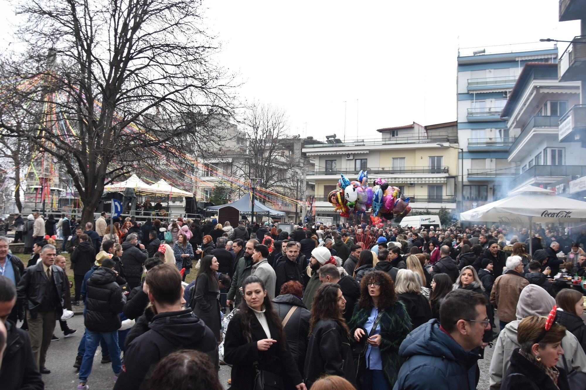 Κορυφώθηκε η Αποκριά της Νάουσας με το δρώμενο «Γενίτσαροι και Μπούλες»