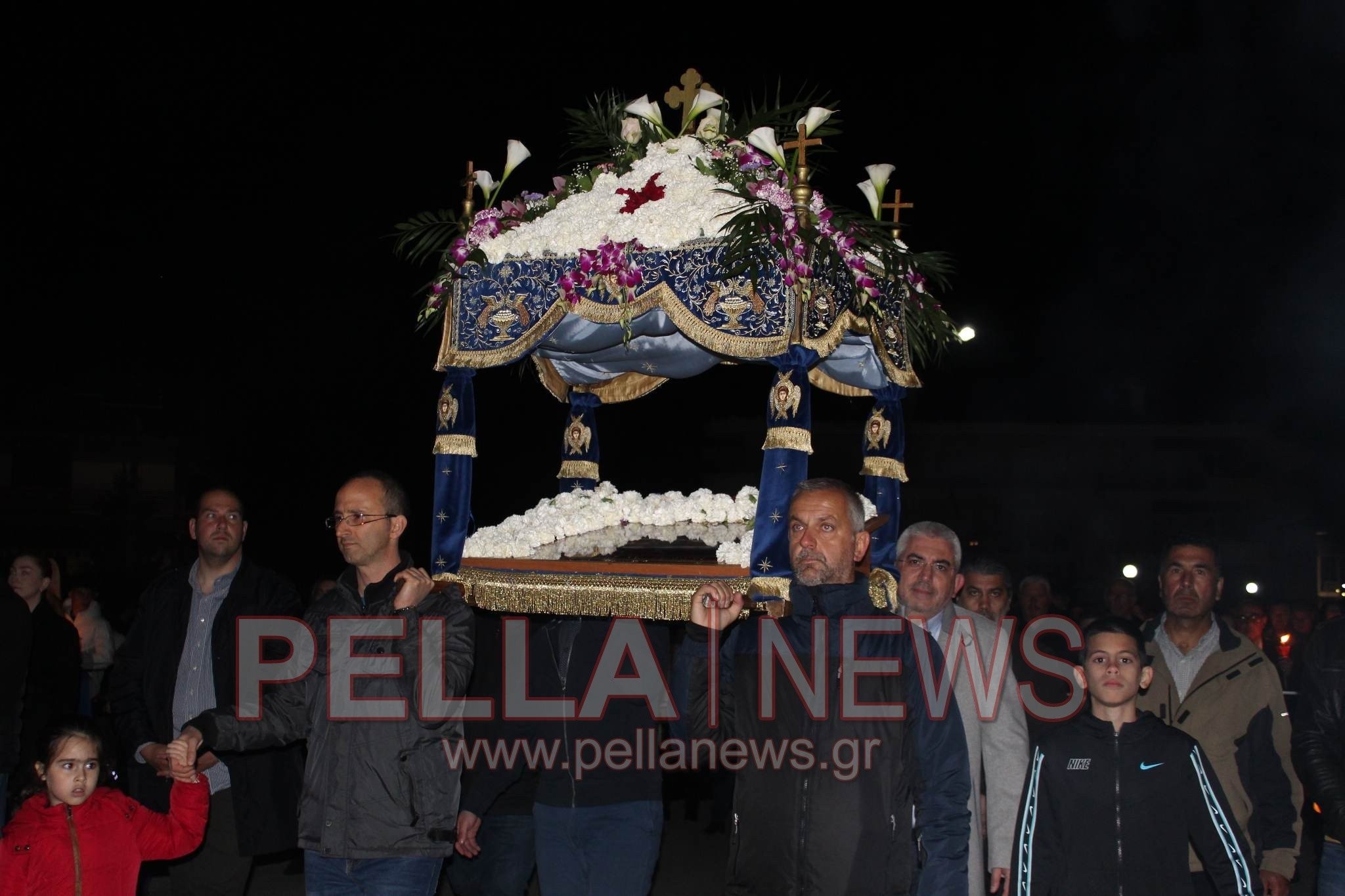 Σκύδρα: Συγκίνηση και βαθιά κατάνυξη στην περιφορά του Επιταφίου (βίντεο)