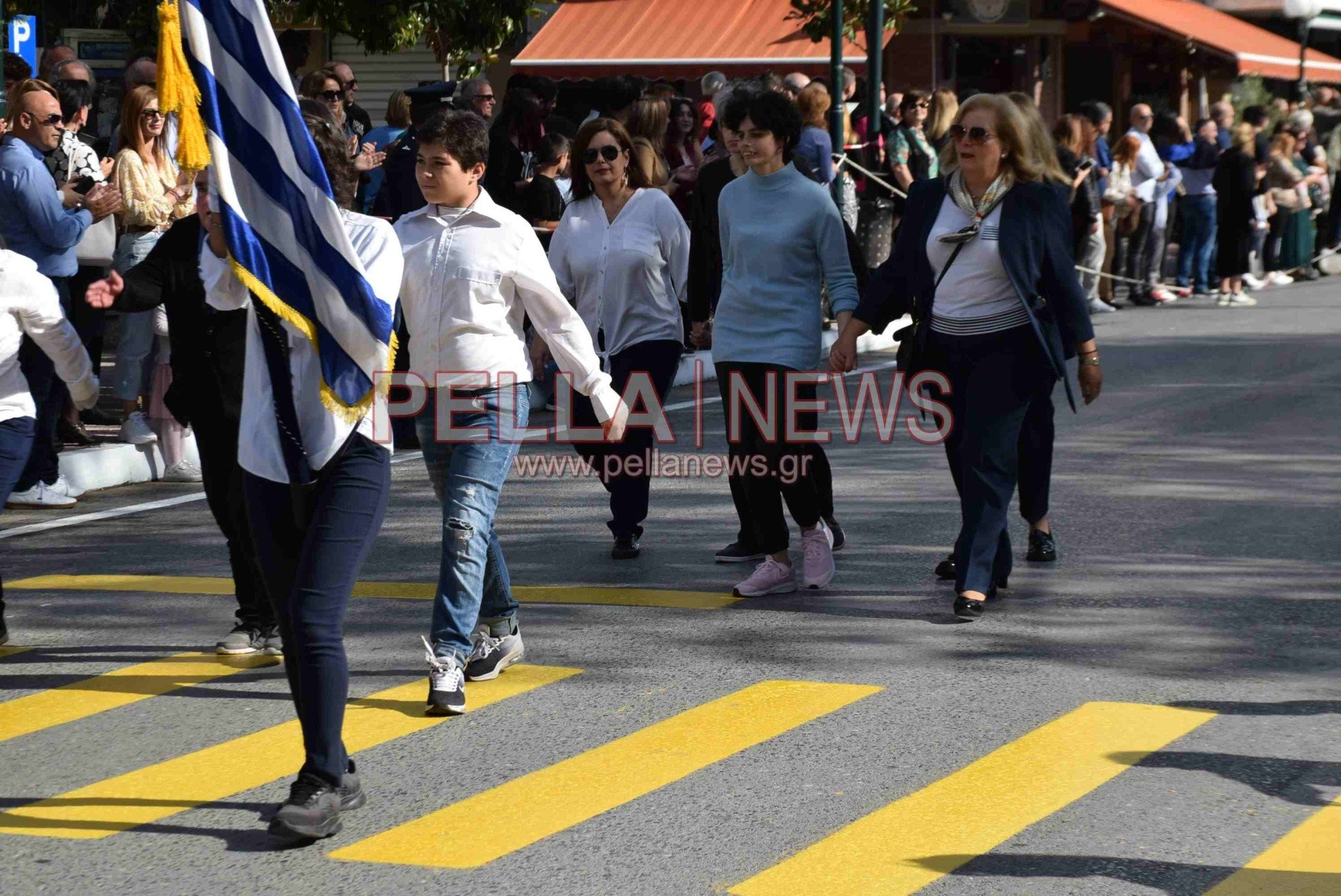 Σκύδρα: Αφιέρωμα στους εκπαιδευτικούς και τους γονείς που παρελαύνουν μαζί με τους μαθητές