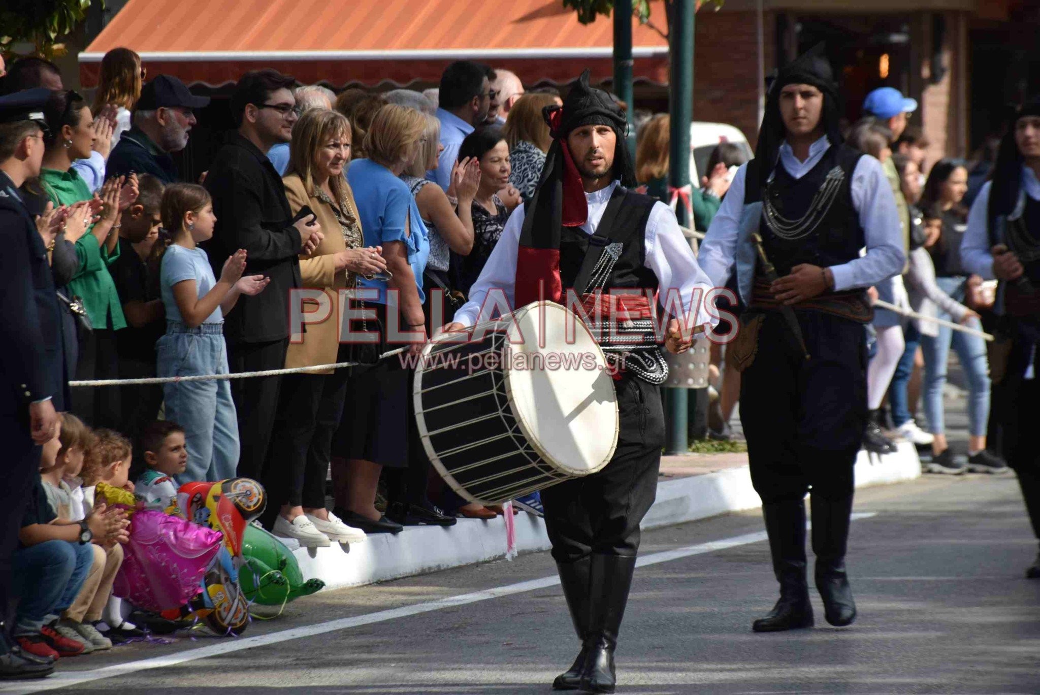 Με περηφάνεια και ενθουσιασμό παρέλασαν οι πολιτιστικοί σύλλογοι του Δήμου Σκύδρας