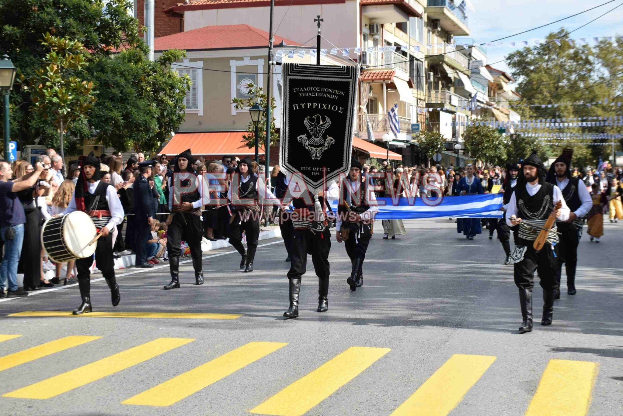 Με περηφάνεια και ενθουσιασμό παρέλασαν οι πολιτιστικοί σύλλογοι του Δήμου Σκύδρας