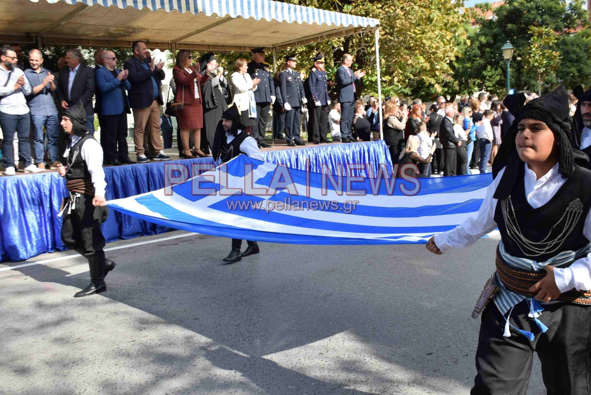 Με περηφάνεια και ενθουσιασμό παρέλασαν οι πολιτιστικοί σύλλογοι του Δήμου Σκύδρας