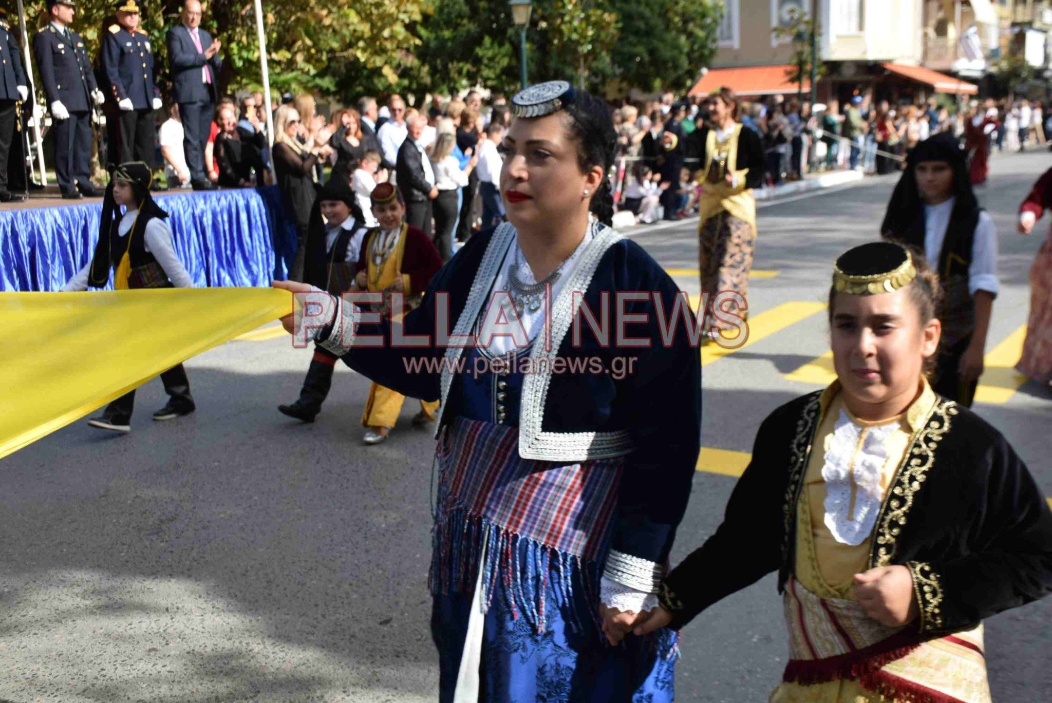 Με περηφάνεια και ενθουσιασμό παρέλασαν οι πολιτιστικοί σύλλογοι του Δήμου Σκύδρας