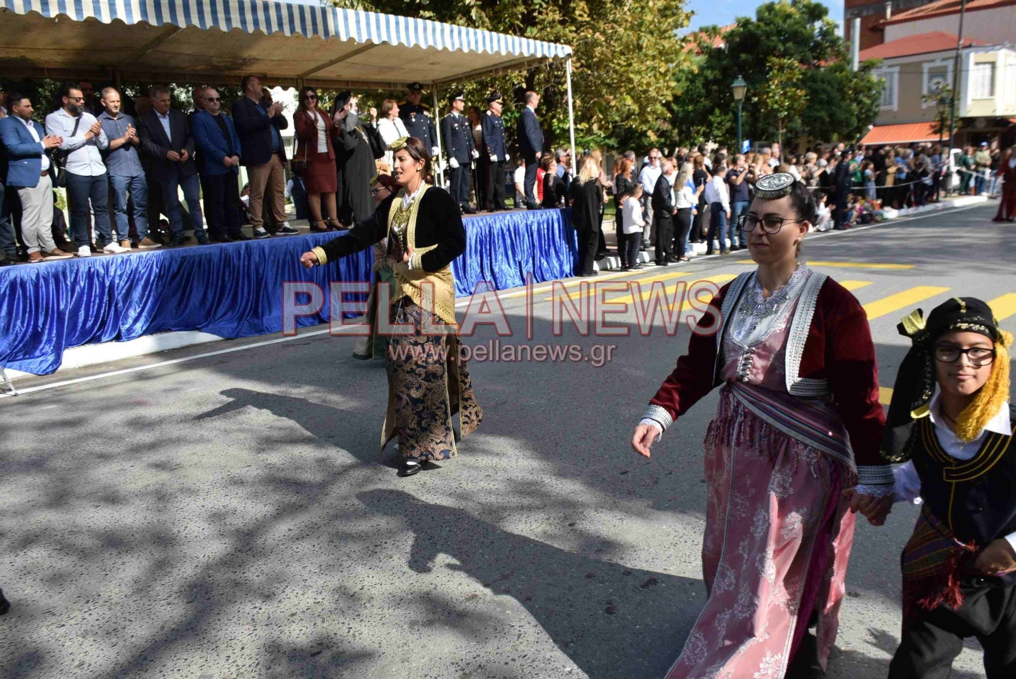 Με περηφάνεια και ενθουσιασμό παρέλασαν οι πολιτιστικοί σύλλογοι του Δήμου Σκύδρας