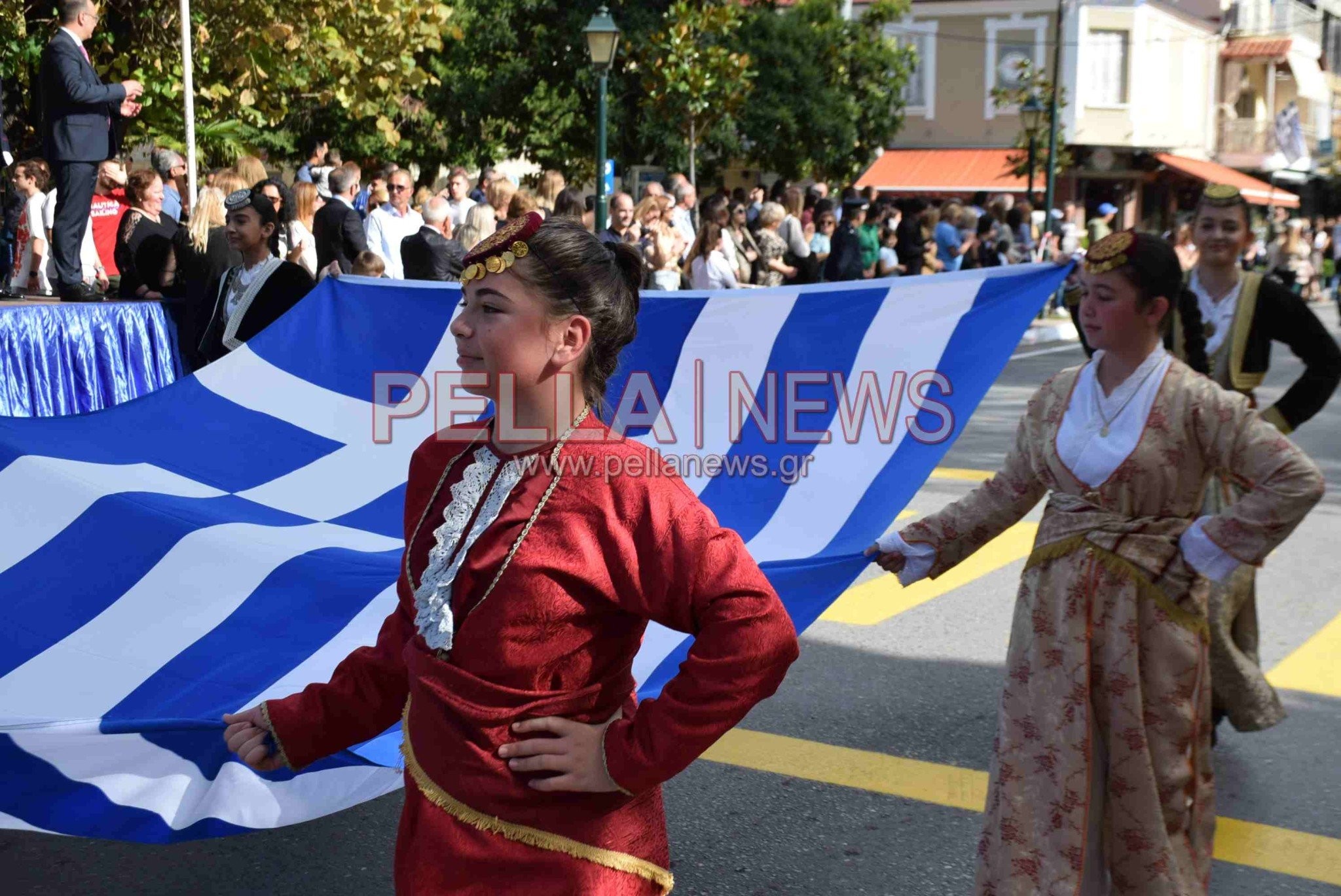 Με περηφάνεια και ενθουσιασμό παρέλασαν οι πολιτιστικοί σύλλογοι του Δήμου Σκύδρας