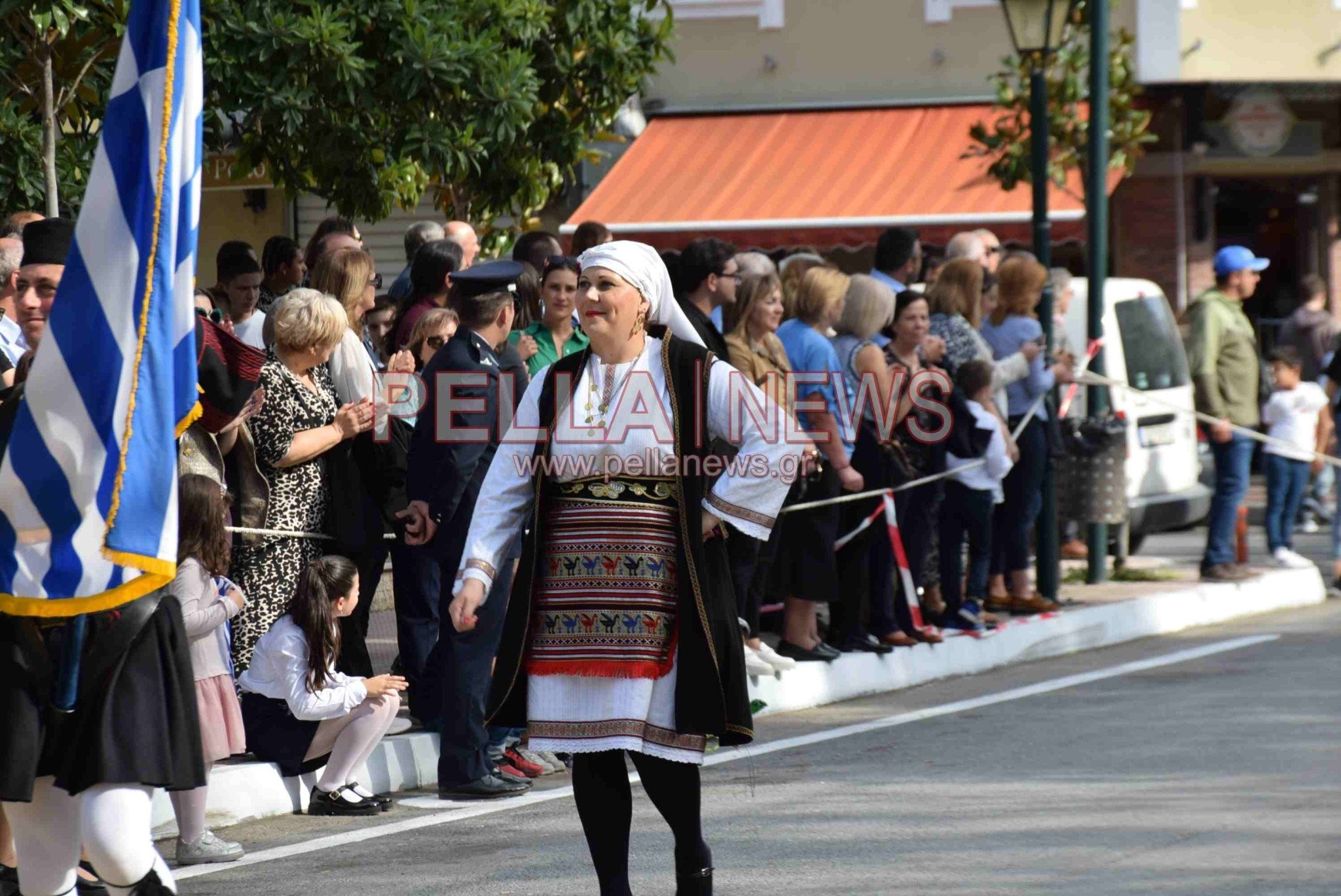 Με περηφάνεια και ενθουσιασμό παρέλασαν οι πολιτιστικοί σύλλογοι του Δήμου Σκύδρας