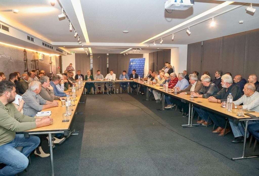 Συναντήσεις ΥπΑΑΤ Λευτέρη Αυγενάκη με το νέο ΔΣ της ΕΑΣ Ηρακλείου, με εκπροσώπους ΤΟΕΒ Κρήτης και θερμοκηπιακών καλλιεργειών