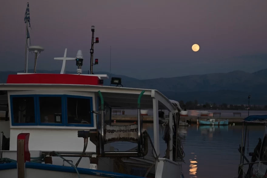 Εντυπωσιακές εικόνες από «το Φεγγάρι του Λύκου», την πρώτη πανσέληνο του 2024