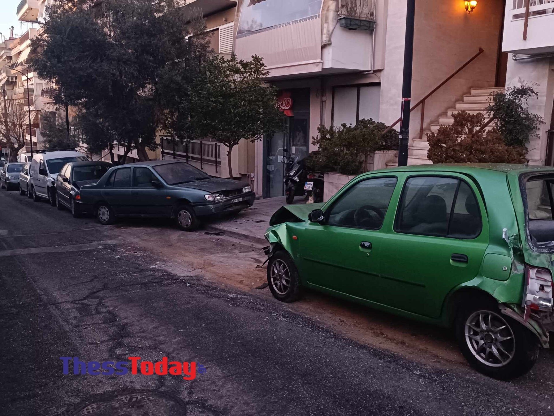 Θεσσαλονίκη: Οδηγός λεωφορείου έχασε τον έλεγχο και παρέσυρε πέντε αυτοκίνητα