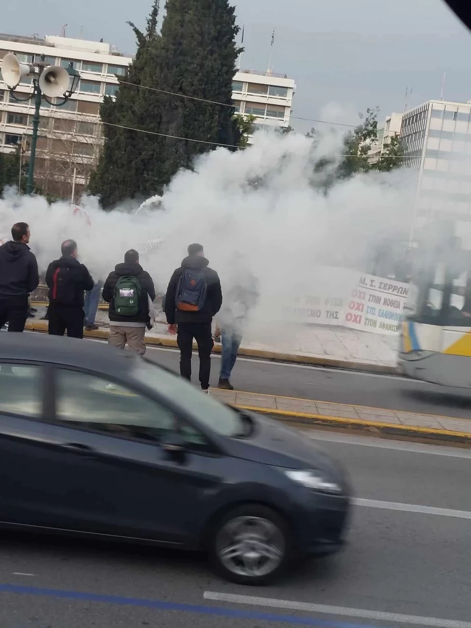 Στο Σύνταγμα οι μελισσοκόμοι -Με στολές και αναμμένα καπνιστήρια