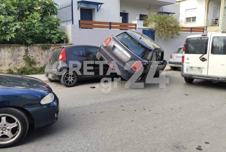 Απίστευτο τροχαίο στην Κρήτη: Αυτοκίνητο «σκαρφάλωσε» σε σταθμευμένο ΙΧ