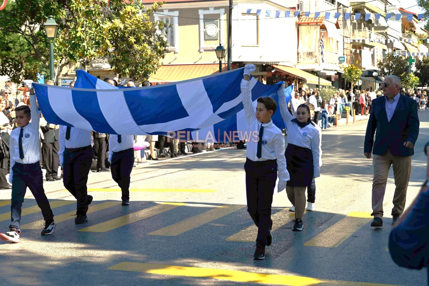 Σκύδρα: Σχολεία και πολιτιστικοί σύλλογοι παρέλασαν περήφανα τιμώντας το ηρωικό "ΟΧΙ"