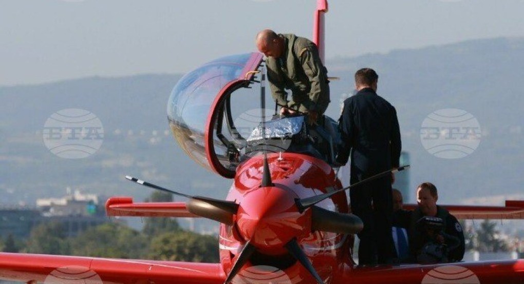 Ο πρόεδρος Ράντεφ πέταξε με ένα Pilatus PC-21