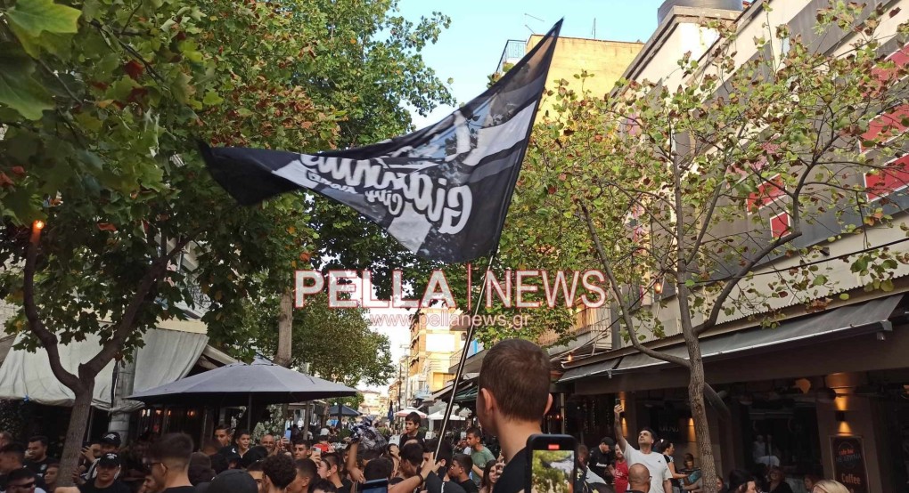 Το τρόπαιο του Πρωταθλητή ΠΑΟΚ φιγούραρε στον Γιαννιτσώτικο ουρανό (pic)