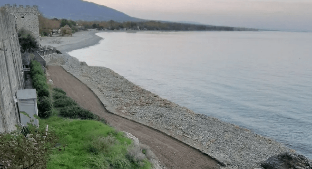 Μπάζωμα κάτω από το κάστρο του Πλαταμώνα