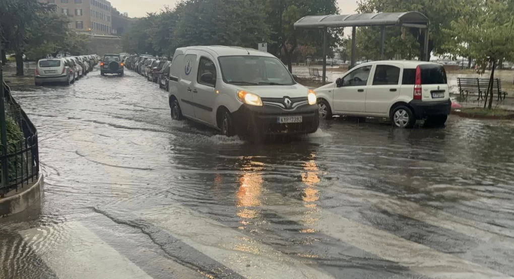 Προβλήματα στην Κέρκυρα από την κακοκαιρία: Χωρίς ρεύμα το κέντρο της πόλης, πλημμύρισαν δρόμοι