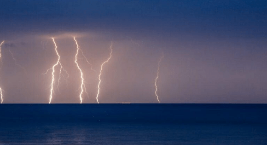 O χάρτης των καταιγίδων σε όλη τη χώρα – Πού θα χτυπήσουν σε λίγες ώρες