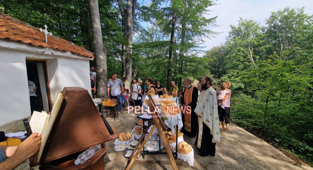 Αη Γιάννης: Πανηγυρίζει το εξωκλήσι στην κορυφή της Τζένας