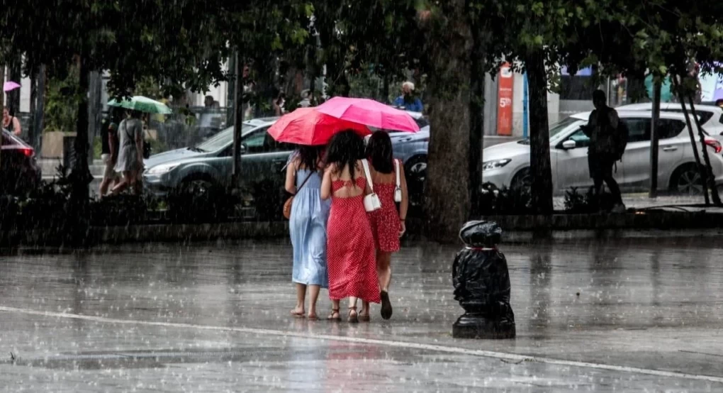 Καιρός: Ξεκίνησε η επέλαση της κακοκαιρίας «ATENA» - Πού θα ρίξει καταιγίδες τις επόμενες ώρες