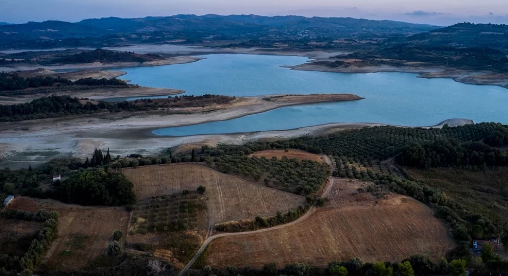 Ρυάκι σε ορισμένα σημεία του ο Πηνειός ποταμός από την ξηρασία – Καθηγητής εξηγεί το φαινόμενο