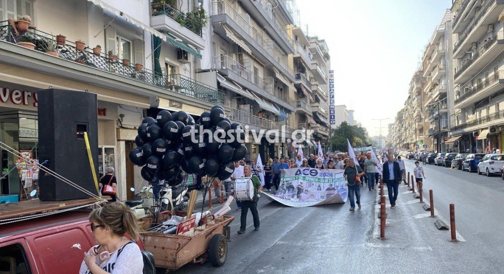 Θεσσαλονίκη: “Λεφτά για την υγεία και όχι κοροϊδία”- Πορεία “σωτηρίας του ΕΣΥ” από υγειονομικούς