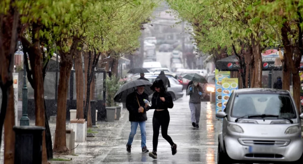 Καιρός: Φθινοπωρινή η εβδομάδα με ψύχρα και πολλές βροχές