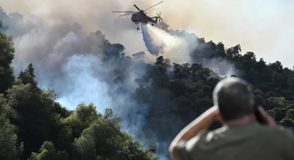 Φωτιά στην Κορινθία: Νέο μήνυμα από το 112 - Εκκενώνονται τα Σοφιανά - Πάνω από 35 χλμ το μέτωπο