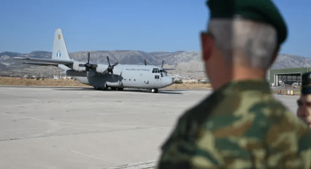 Προσγειώθηκε το C-130 με απεγκλωβισθέντες Έλληνες του Λιβάνου στην Ελευσίνα