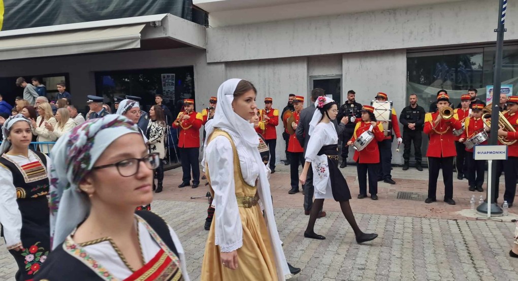 Γιαννιτσά/20η Οκτωβρίου: Υπέροχοι Σύλλογοι και Στρατός στην επετειακή παρέλαση (φώτος, video)