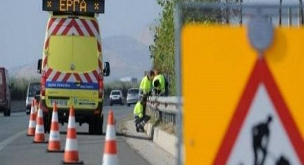 Εργασίες κοπής πρασίνου, καθαρισμού ερεισμάτων και διαγράμμισης στην Εθνική Οδό Θεσσαλονίκης- Σερρών από την ΠΚΜ