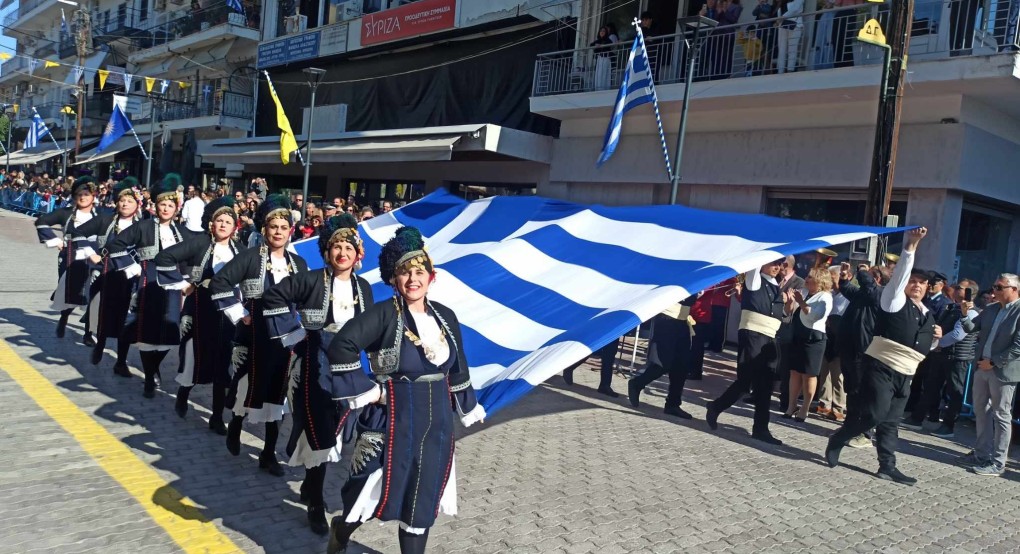 28η Οκτωβρίου/Γιαννιτσά: Με καλοκαιρινό καιρό η παρέλαση στον Πεζόδρομο της πόλης