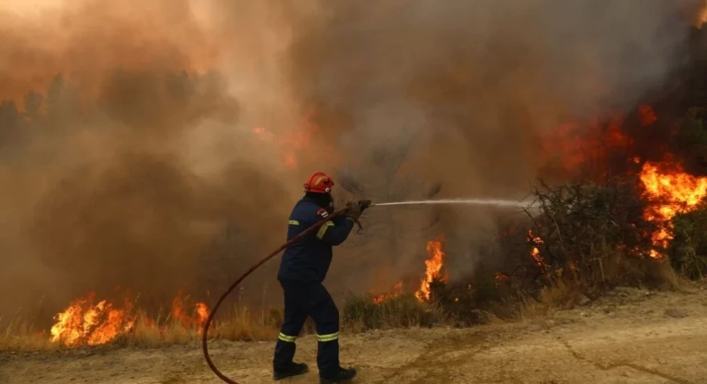 Φωτιά τώρα στην Σεριφο - Στο σημείο επιχειρούν επίγειες δυνάμεις και ένα αεροσκάφος