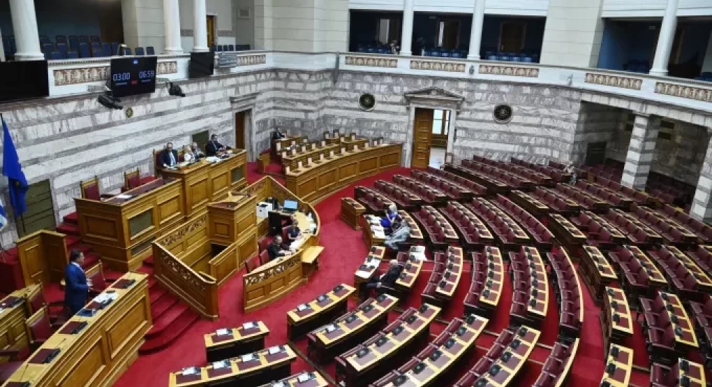 Στη Βουλή το τελικό προσχέδιο του προϋπολογισμού - Τι προβλέπει για αυξήσεις εισοδημάτων και μειώσεις φόρων