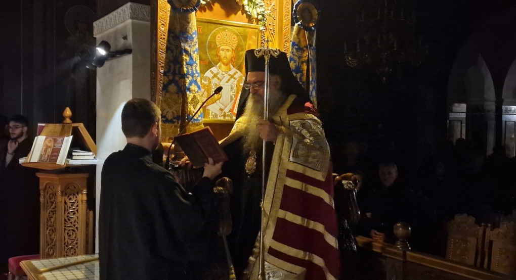 Θεοφιλέστατος Επίσκοπος Στέφανος...έψαλε ύμνους των Χριστουγέννων