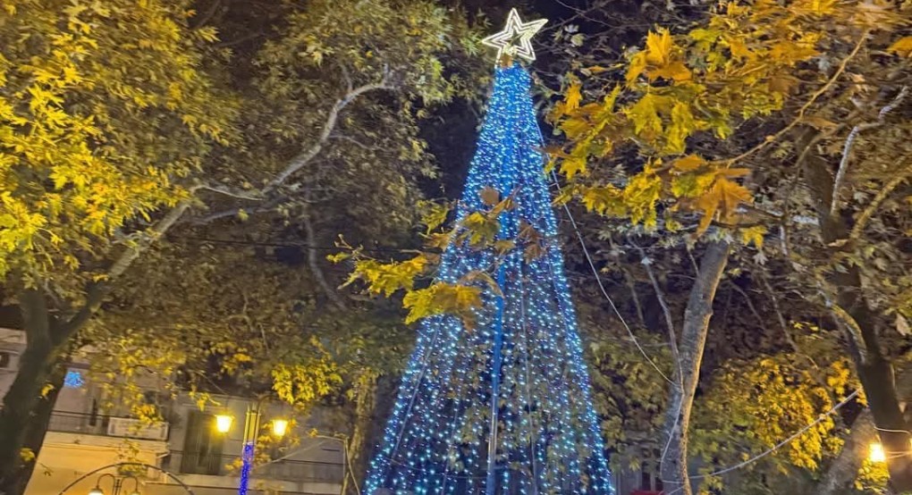 H Παιονία φόρεσε τα γιορτινά της