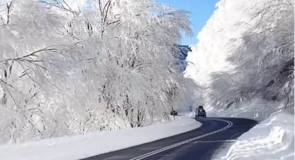 Όταν το χιόνι κάνει τα ελληνικά τοπία να μοιάζουν ονειρικά – Εικόνες που μάγεψαν όλο τον πλανήτη