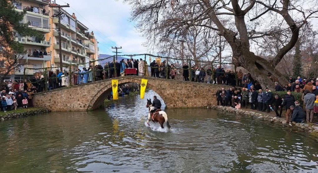 Ο Αγιασμός των Υδάτων στην Έδεσσα: Εντυπωσιακή Τελετή στο Κιουπρί